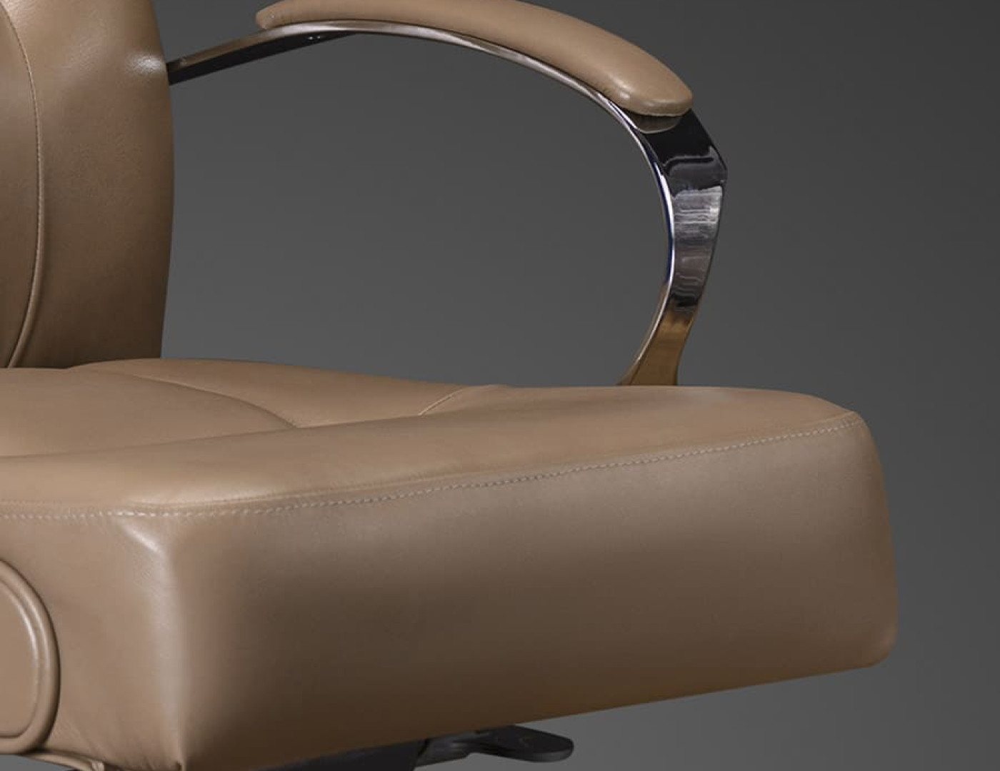 Кресло руководителя Авангард Т — фото № 3